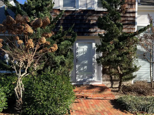 (undisclosed Address), Southampton, NY 11968