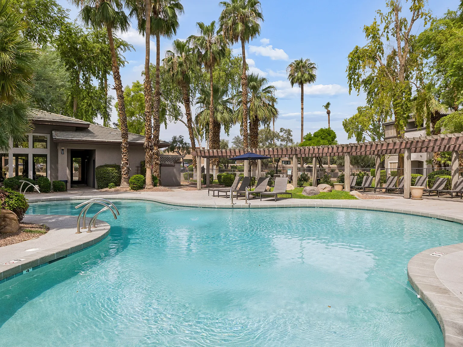Rio Santa Fe Apartments — Photo 1