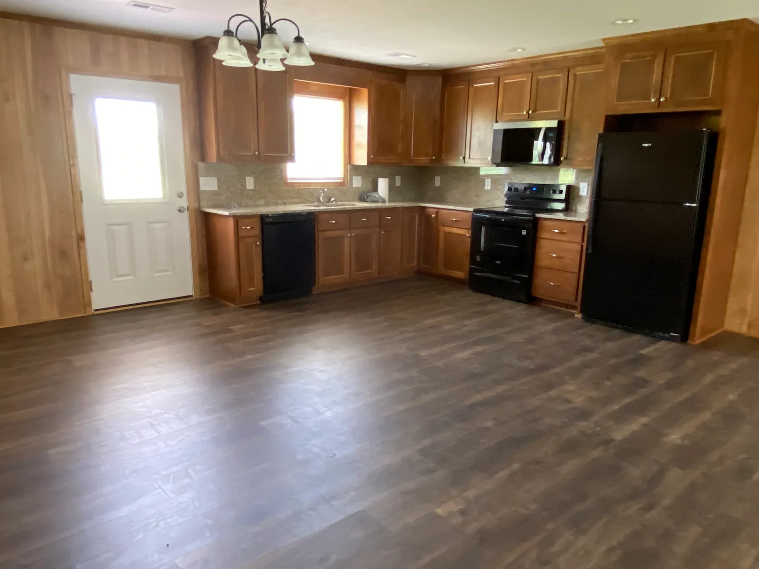 3 bed, 1350 sqft, $1,725 — Photo 3