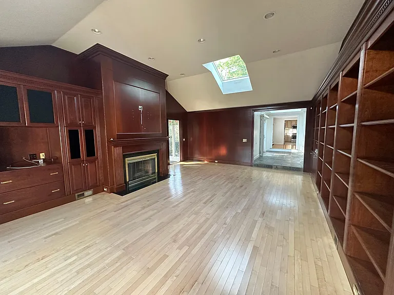 757 Wellesley St — Photo 3