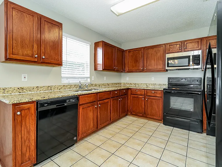 8737 Hunters Point Way — Photo 7