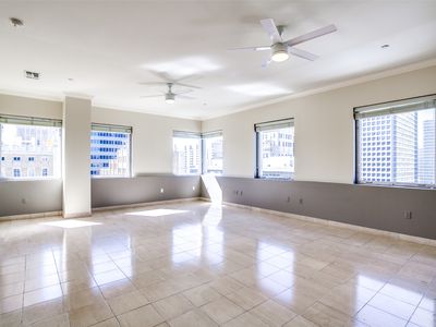 1505 Elm St APT 1602, Dallas, TX, 75201