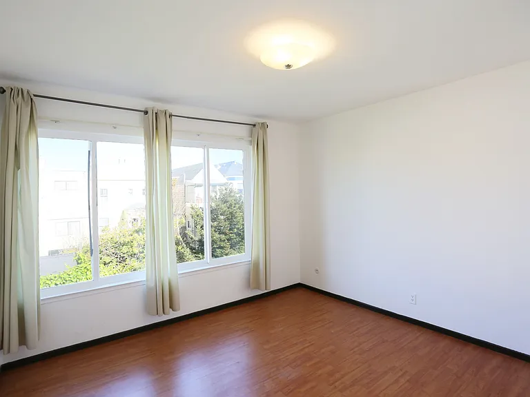 226 10th Ave #6 — Photo 3