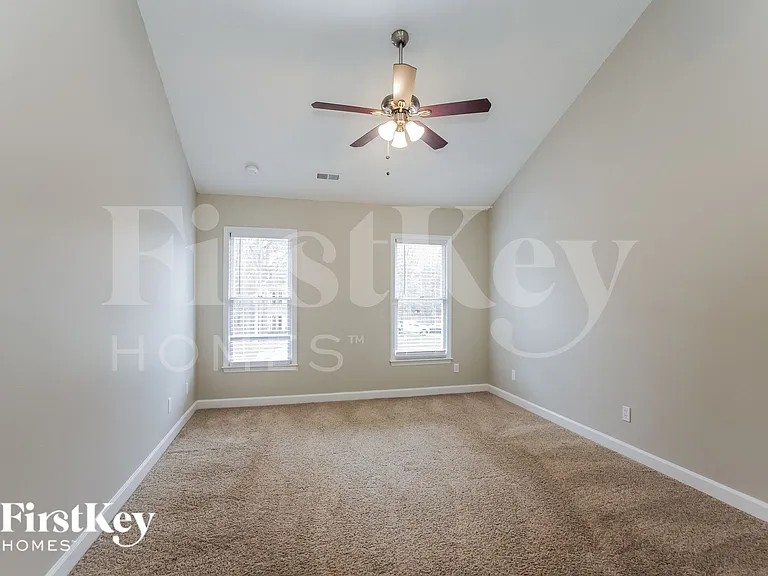 2601 Kirkholm Dr — Photo 9