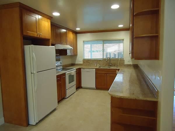 2nd image of 1092 Wilmington Ave