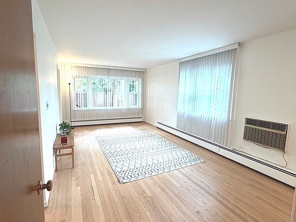 4th image of 1995 Howard St #1R