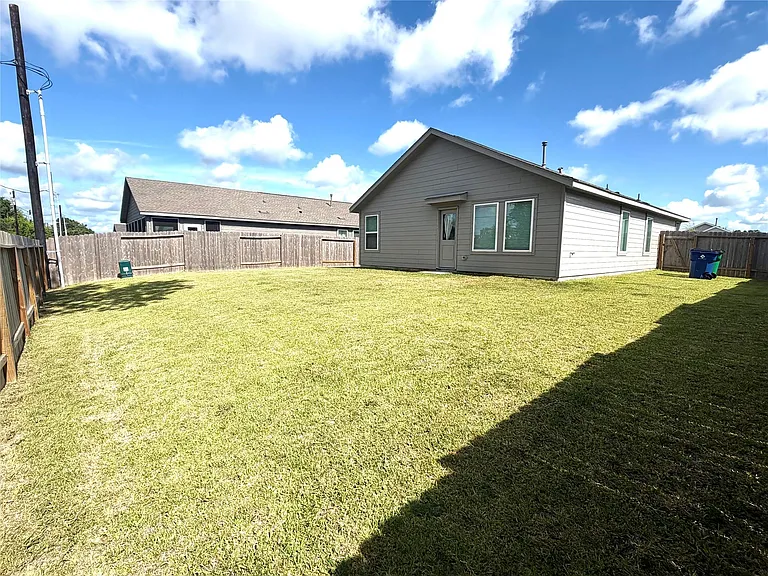 244 Houston Ave — Photo 4