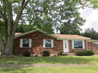 2502 Lake Rd, Radcliff, KY 40160