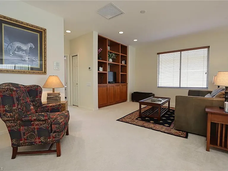 5901 Ashford Ln — Photo 8