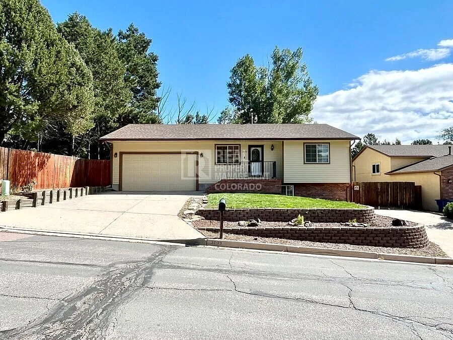 Available Now: Spacious 3-Bedroom Home with Office/Flex Room, RV Parking, and Huge Backyard — Photo 2