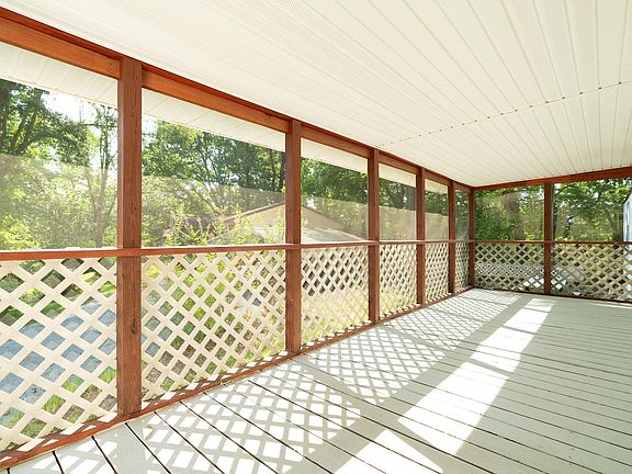3rd image of 453 Mountain View Ln