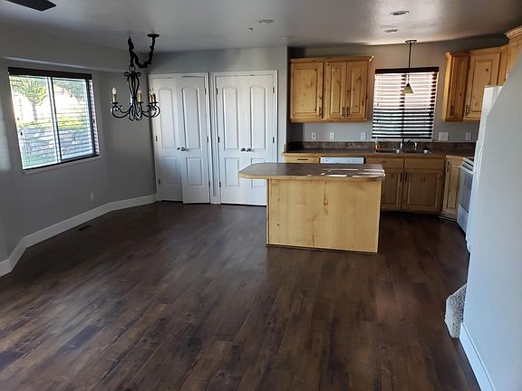 3rd image of 167 W Fairway Blvd
