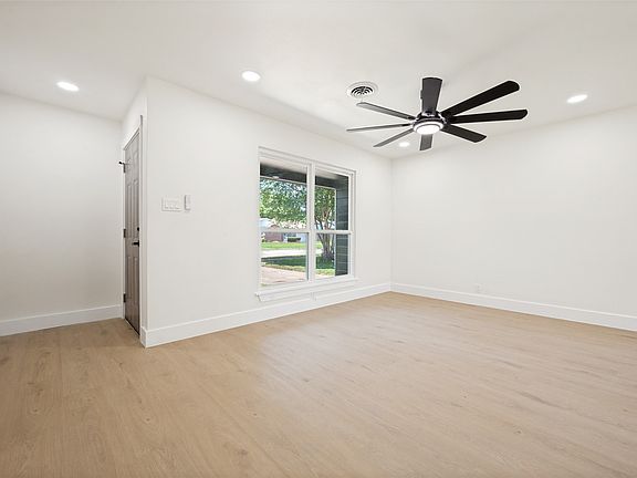 4th image of 318 Parkwood Pl