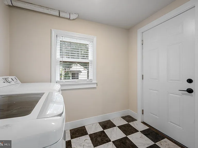 553 Highland Ave — Photo 8