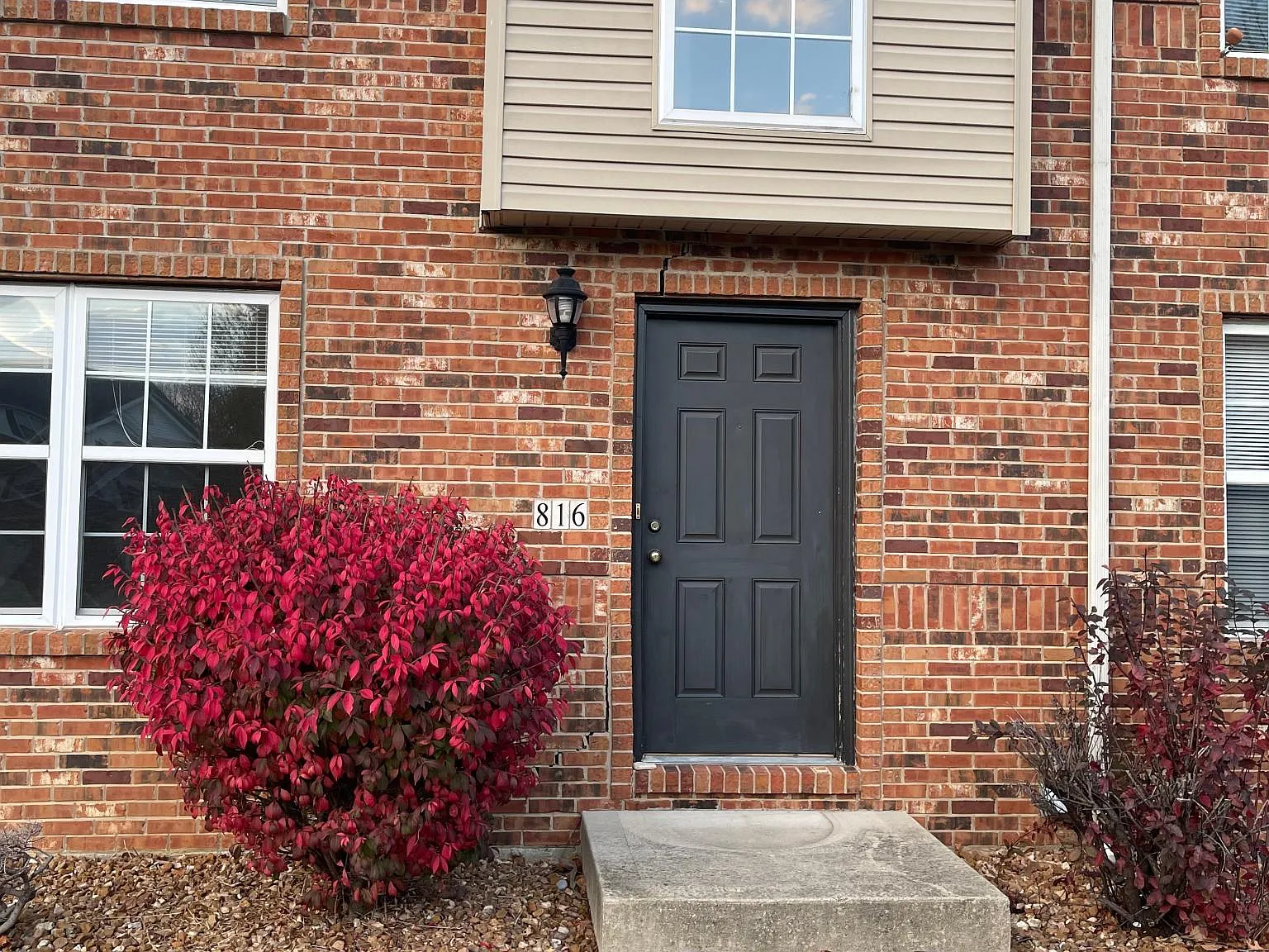 816 Woodsedge Dr — Photo 1