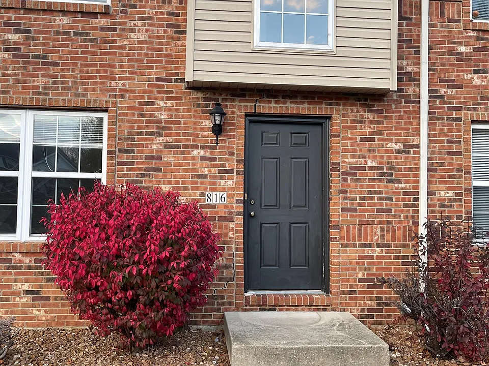 816 Woodsedge Dr #816
