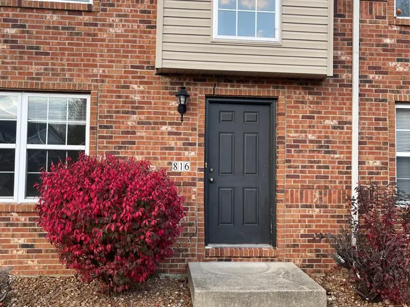 816 Woodsedge Dr #816, Maryville, IL 62062