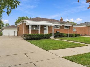 30144 Roan Dr, Warren, MI 48093