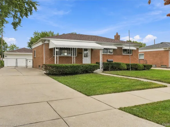 30144 Roan Dr, Warren, MI 48093