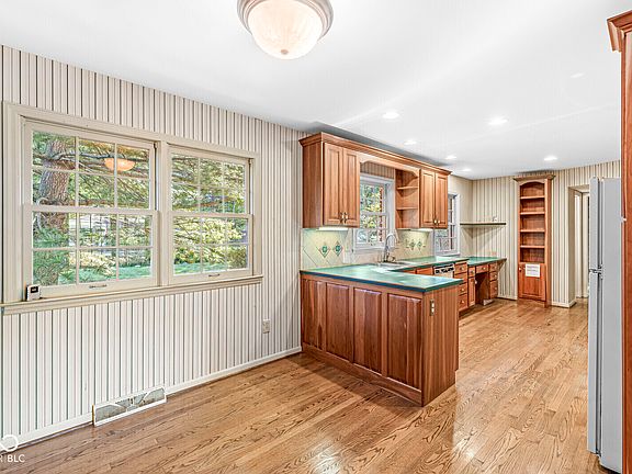 5th image of 7211 Lesley Ave