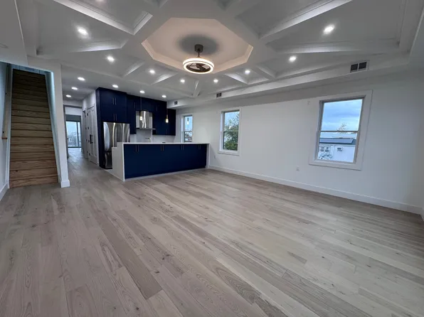 125 Collard Street image 2 of 9