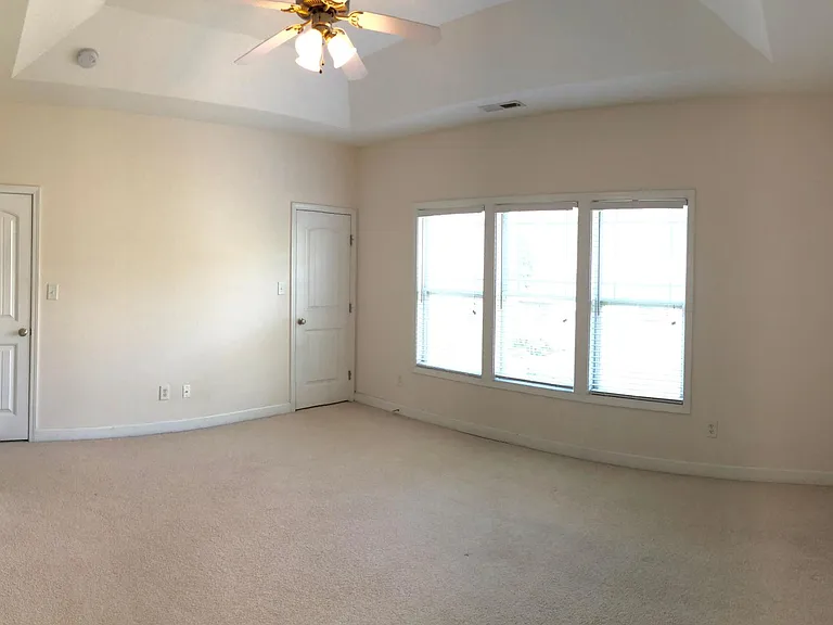 Huge Huge Master Bedroom with custom tray ceiling, 2 Walk-in