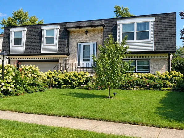1113 S Cherrywood Dr, Mount Prospect, IL 60056