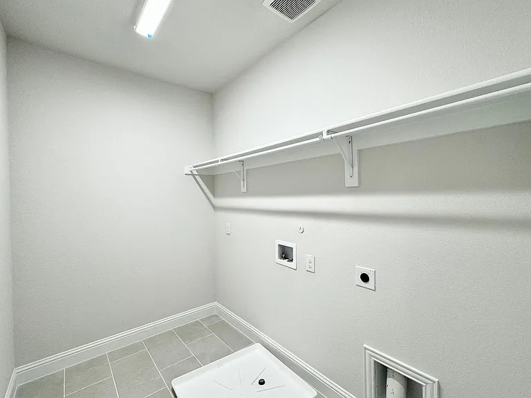 7837 Bayside Dr — Photo 23
