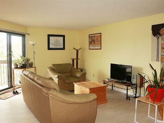2nd image of 302 Tait Cres #301