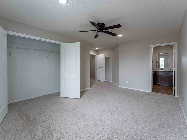 Oakwood Heights Townhomes — Photo 35