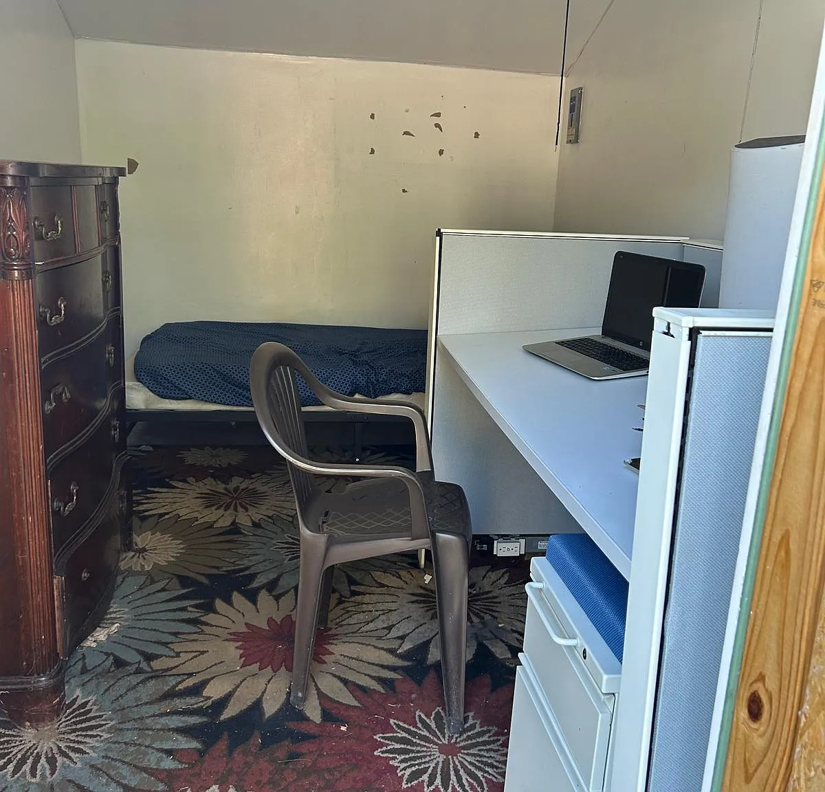 1 bed, 1.0 bath, 700 sqft, $451 — Photo 1