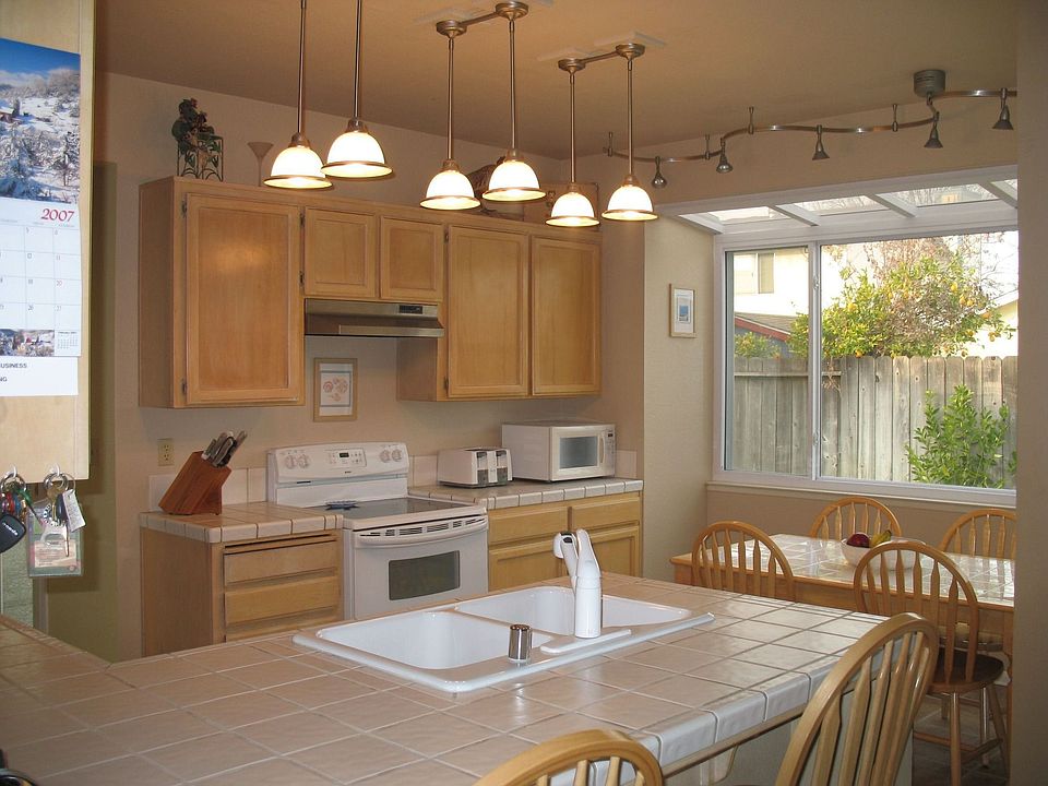 2nd image of 1826 Locke Ct