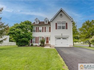 2 Hunt Dr, Piscataway, NJ 08854