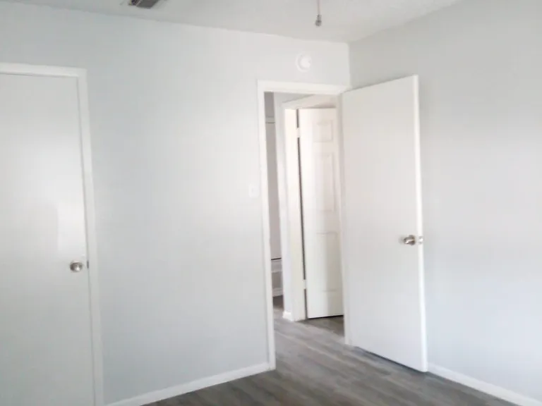8119 Chipping — Photo 12