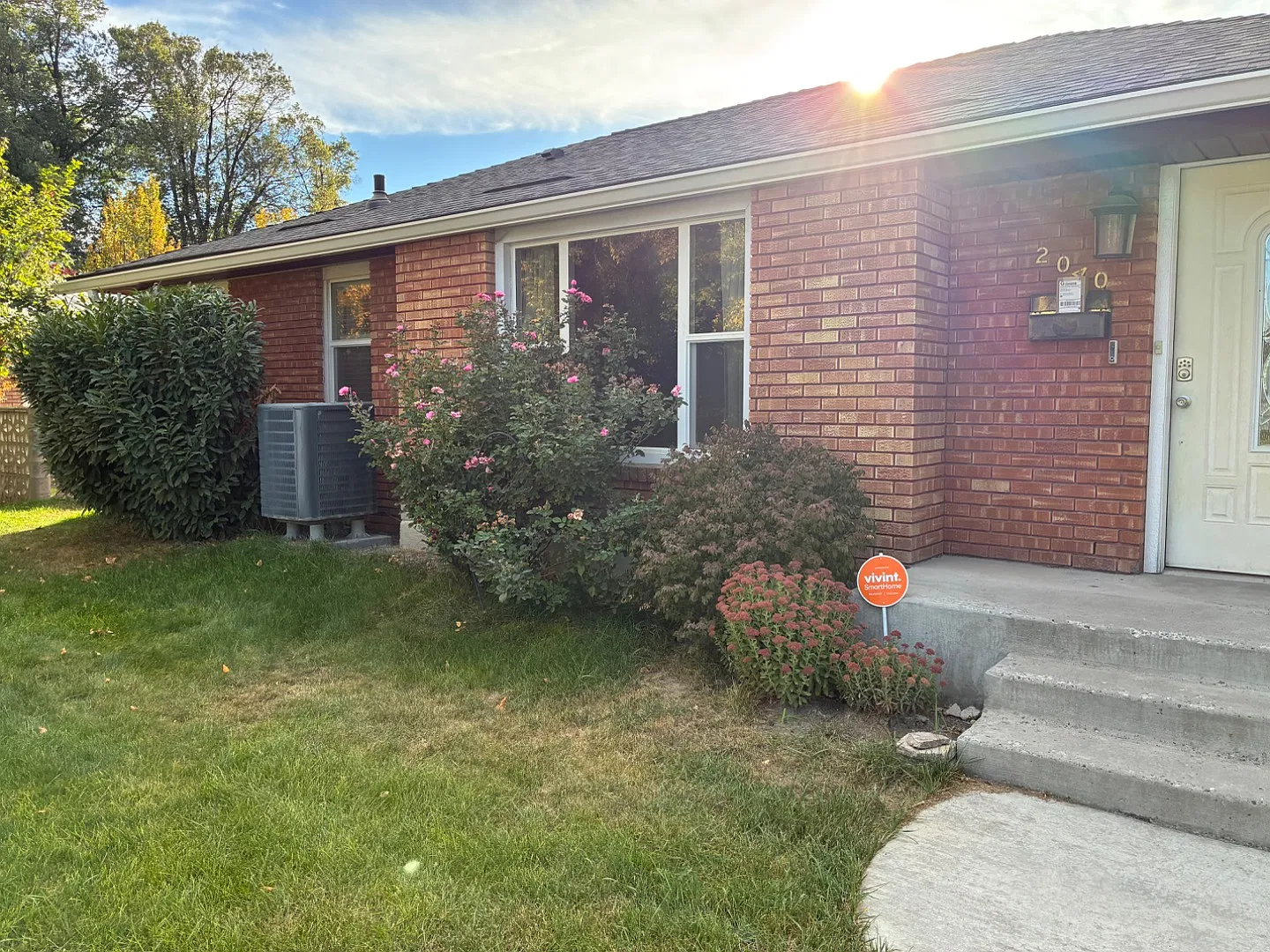 2040 Conant Ave — Photo 4