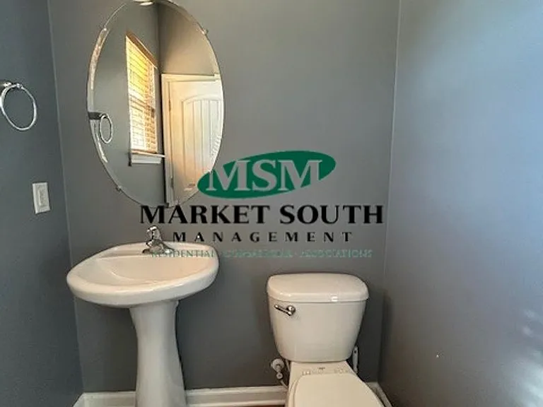 46 Twin Oaks Pl — Photo 2