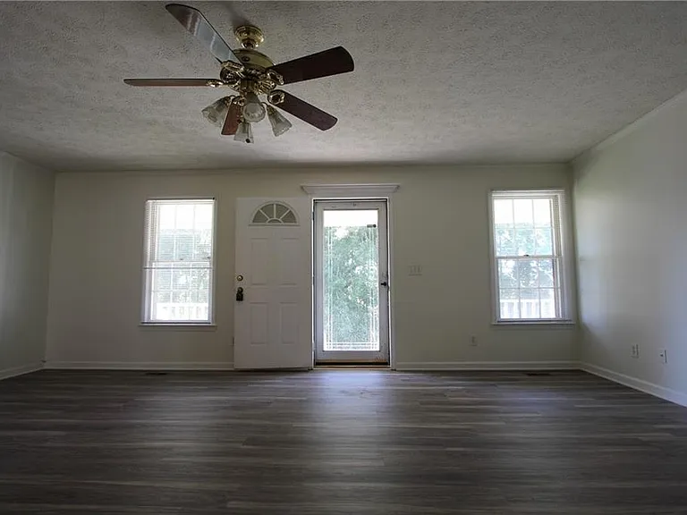 818 Springlake Rd — Photo 5