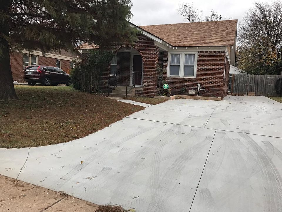 Front of house/driveway