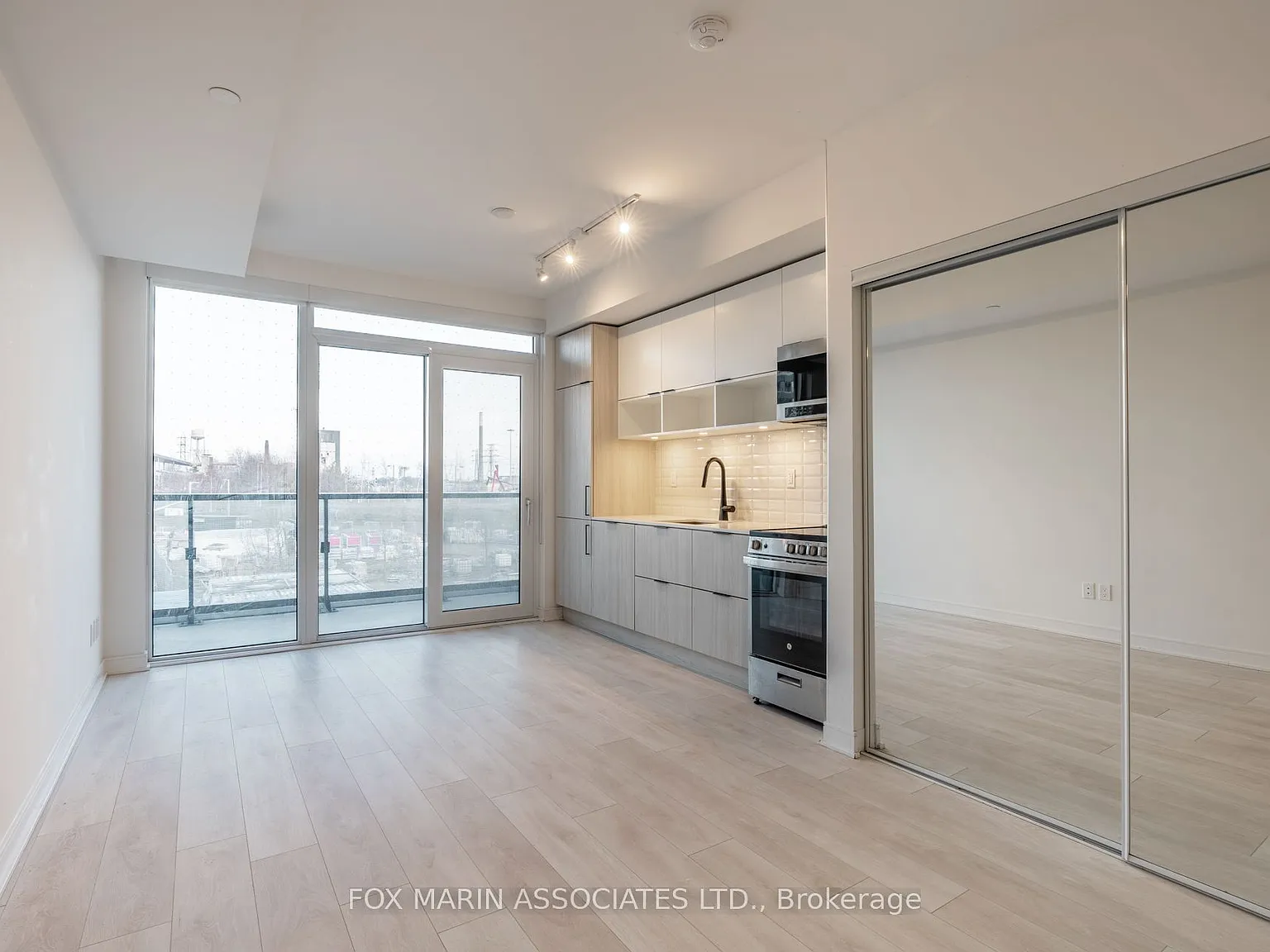 Canary Commons — Photo 1