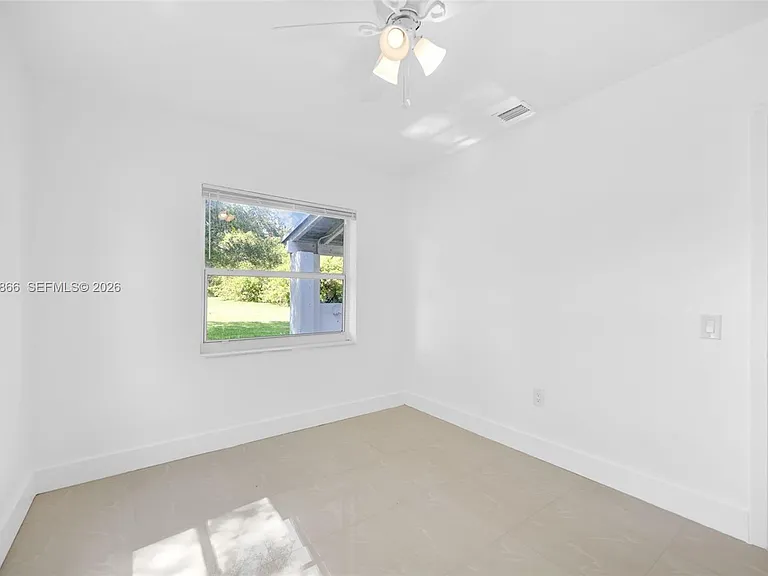 555 NW 90th St #EL — Photo 9