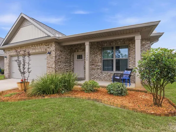 1928 Cambridge Park Dr, Gulf Breeze, FL 32563