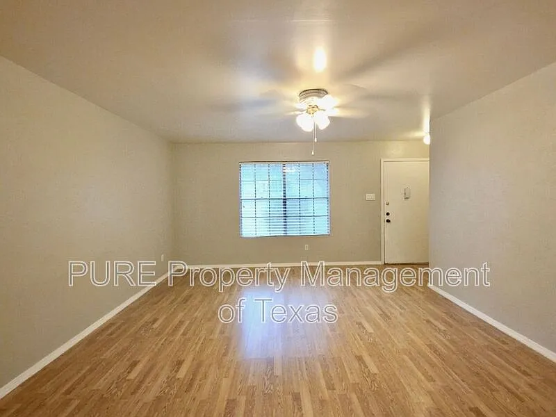 3 bed, 2.0 bath, 1017 sqft, $1,695 — Photo 3