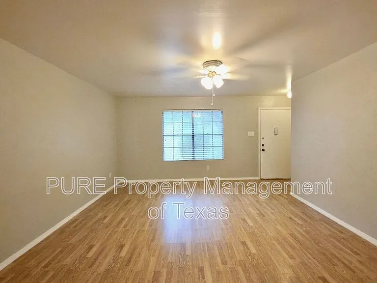 8508 Romney Rd — Photo 2
