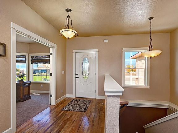 2nd image of 5822 Whispering Hills Dr