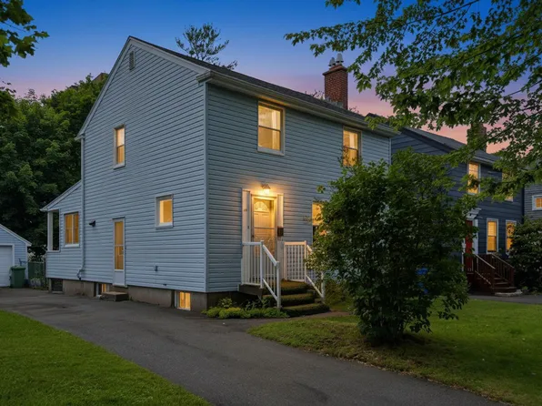 828 Bridges St, Halifax, NS B3H 2Z7
