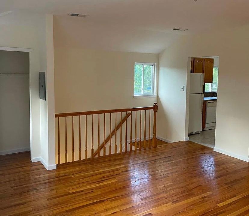 1st image of 128 Graham Ave #2