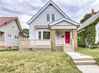 3015 N Oakland Ave, Milwaukee, WI 53211