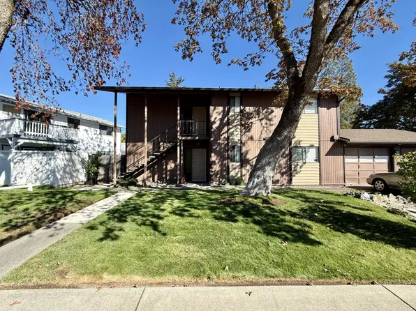 572 SW G St, Grants Pass, OR 97526