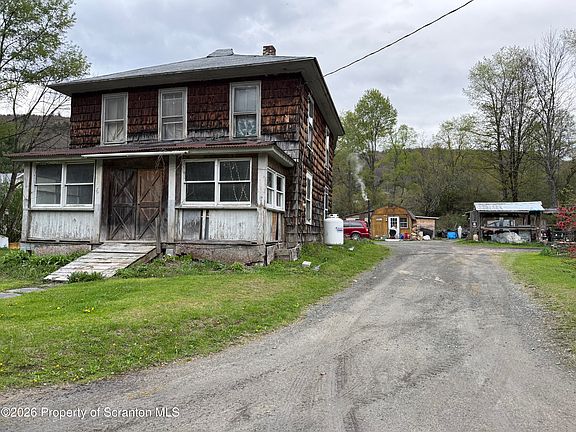 3rd image of 572 Winterdale Rd