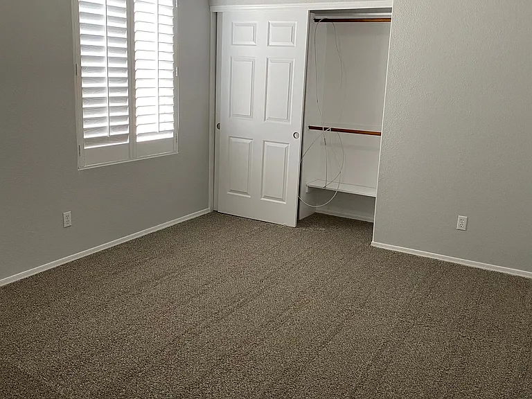 3358 E Wickieup Ln — Photo 17